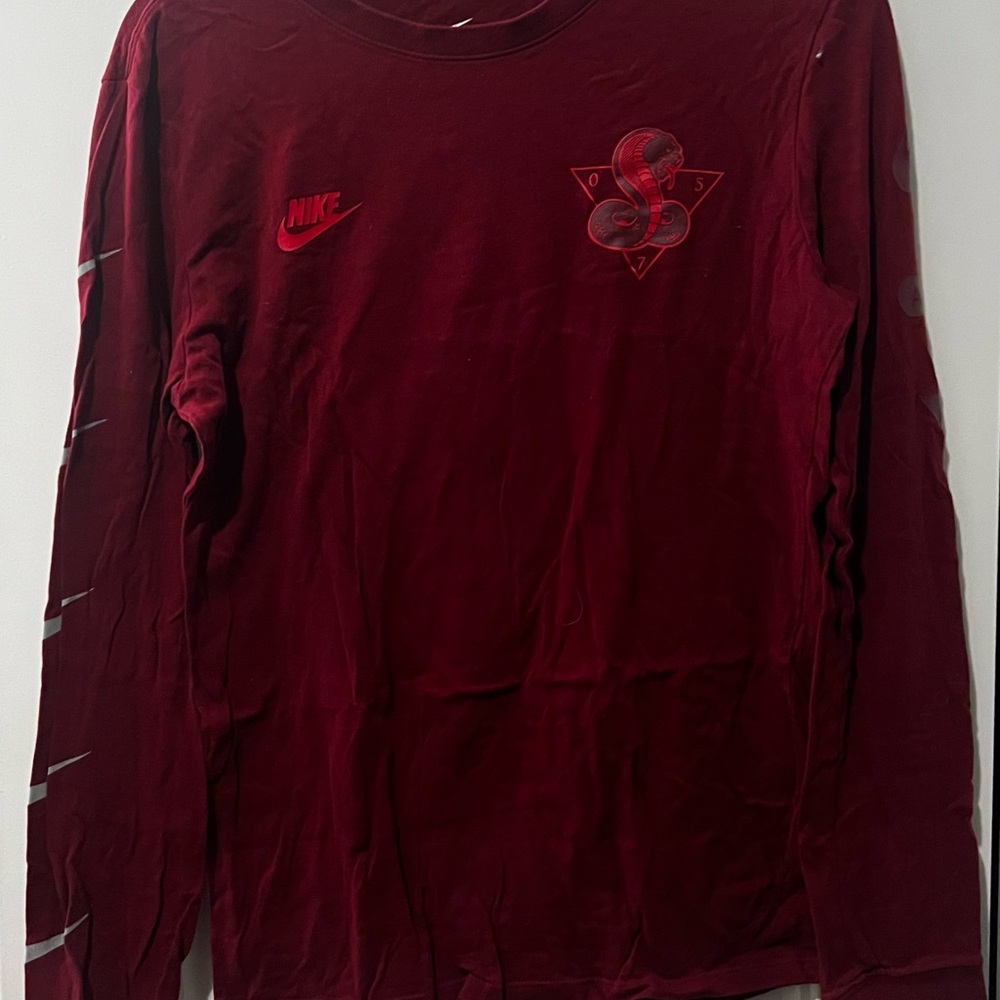 Nike Burgundy AM crew longsleeve